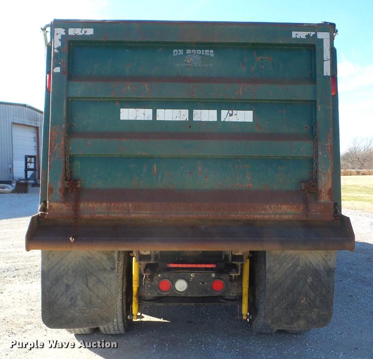 image for item J8675 2001 Mack CH613 dump truck