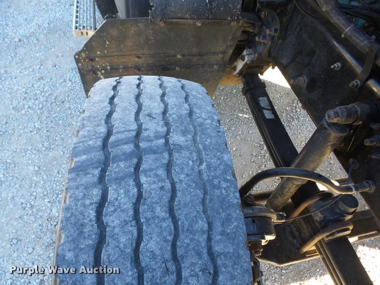 image for item J8675 2001 Mack CH613 dump truck