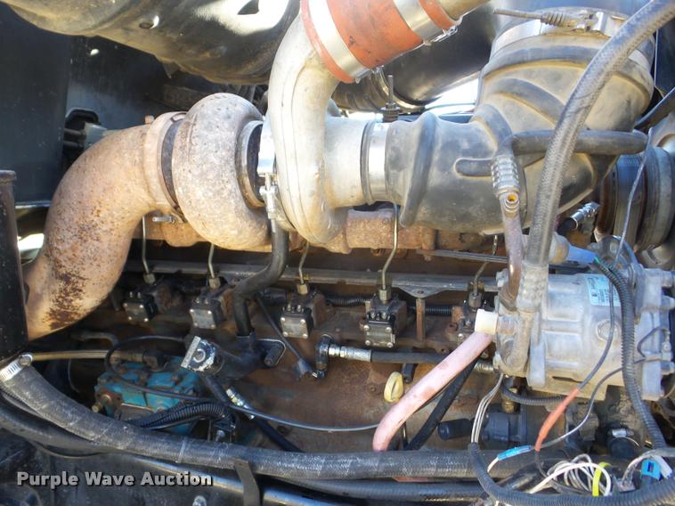 image for item J8675 2001 Mack CH613 dump truck