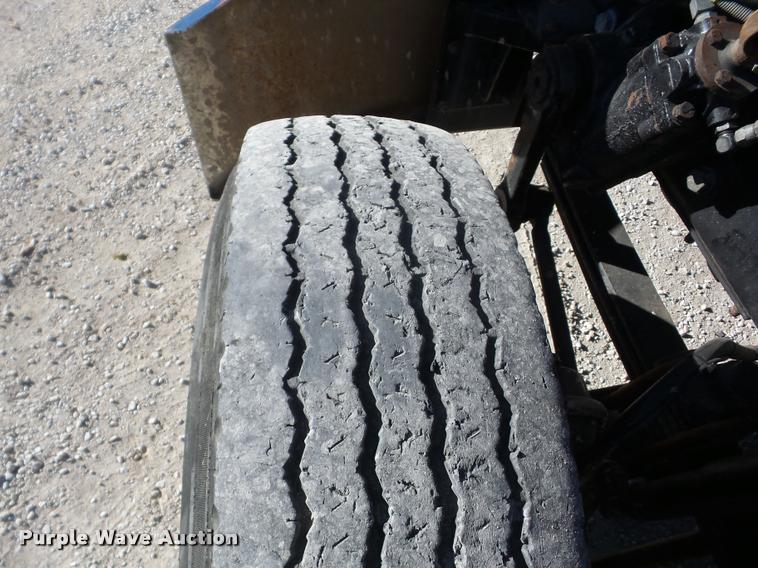 image for item J8675 2001 Mack CH613 dump truck