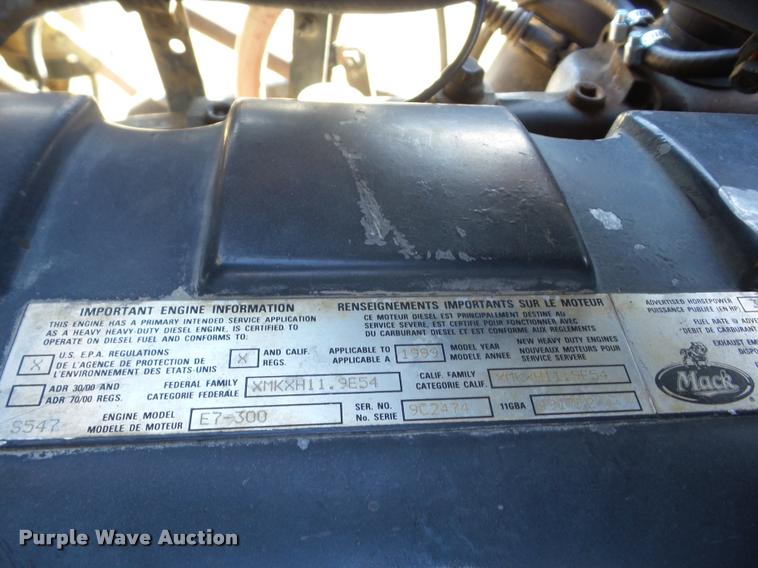 image for item J8675 2001 Mack CH613 dump truck