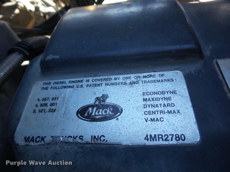 image for item J8675 2001 Mack CH613 dump truck