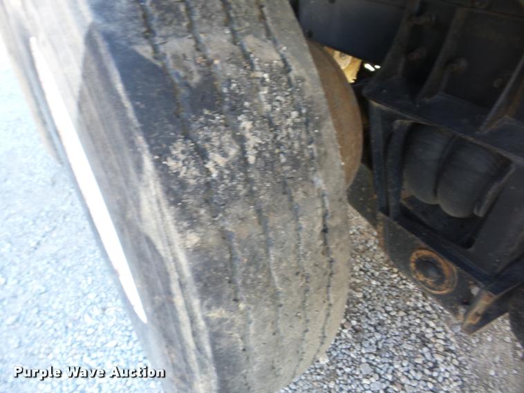 image for item J8675 2001 Mack CH613 dump truck