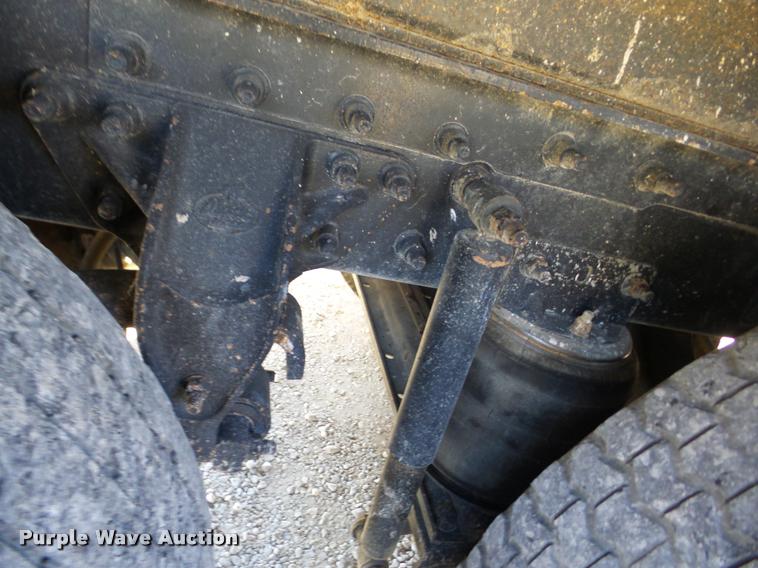 image for item J8675 2001 Mack CH613 dump truck