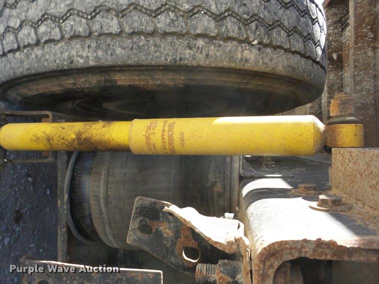 image for item J8675 2001 Mack CH613 dump truck