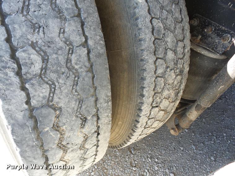 image for item J8675 2001 Mack CH613 dump truck