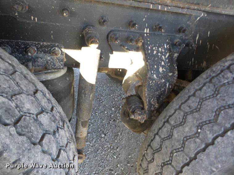 image for item J8675 2001 Mack CH613 dump truck