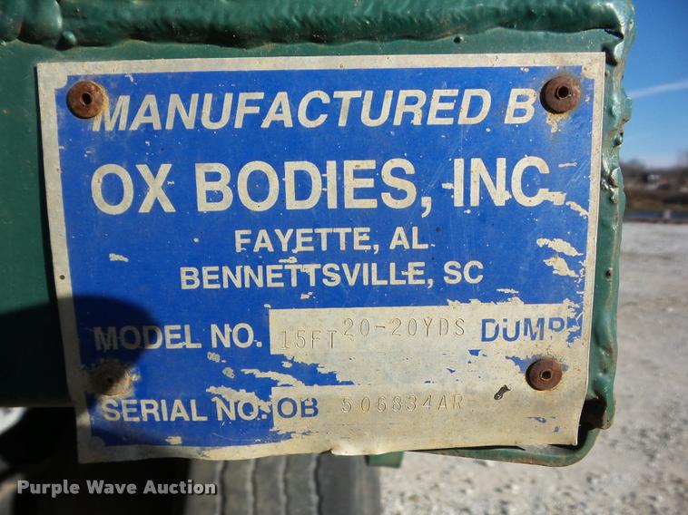 image for item J8675 2001 Mack CH613 dump truck