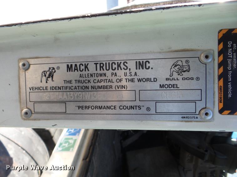 image for item J8675 2001 Mack CH613 dump truck