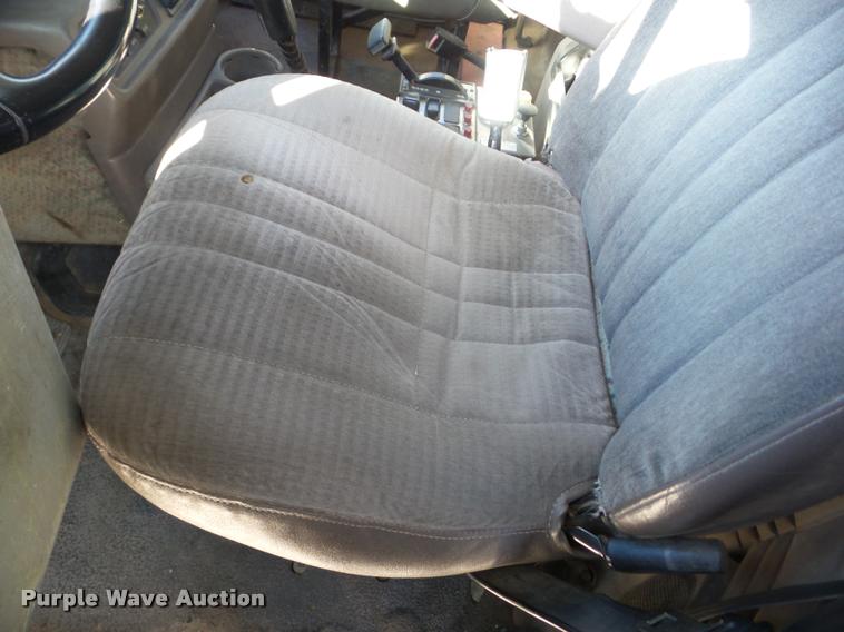 image for item J8675 2001 Mack CH613 dump truck