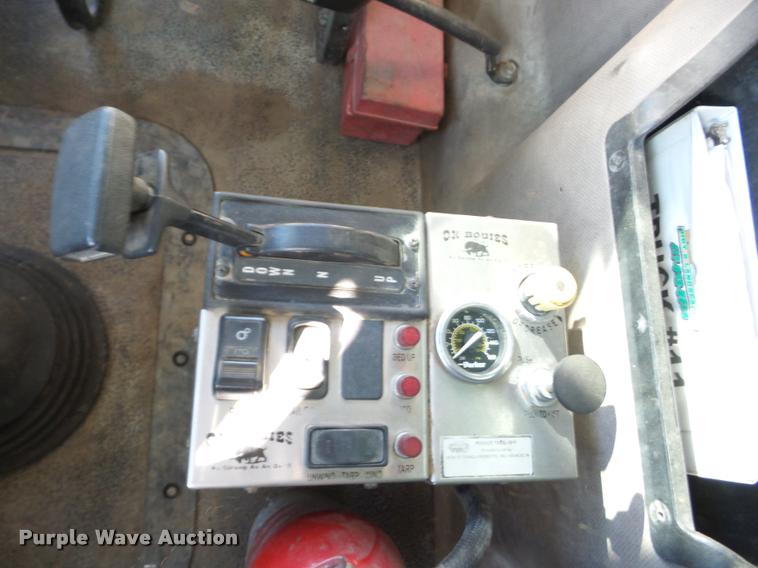 image for item J8675 2001 Mack CH613 dump truck