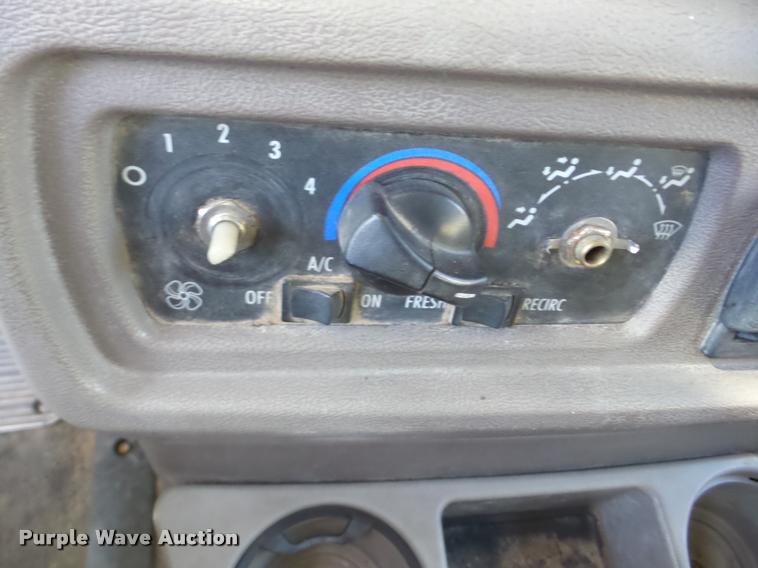 image for item J8675 2001 Mack CH613 dump truck