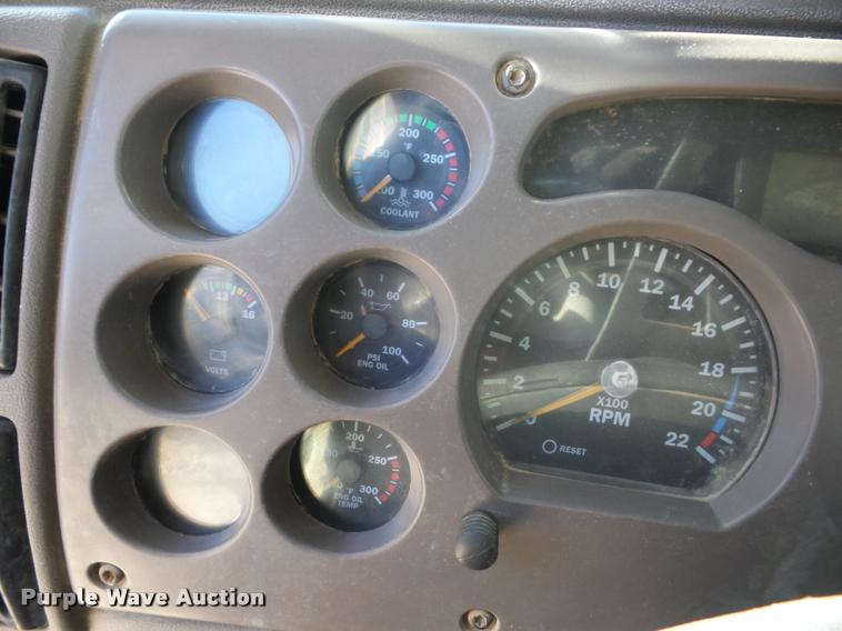 image for item J8675 2001 Mack CH613 dump truck