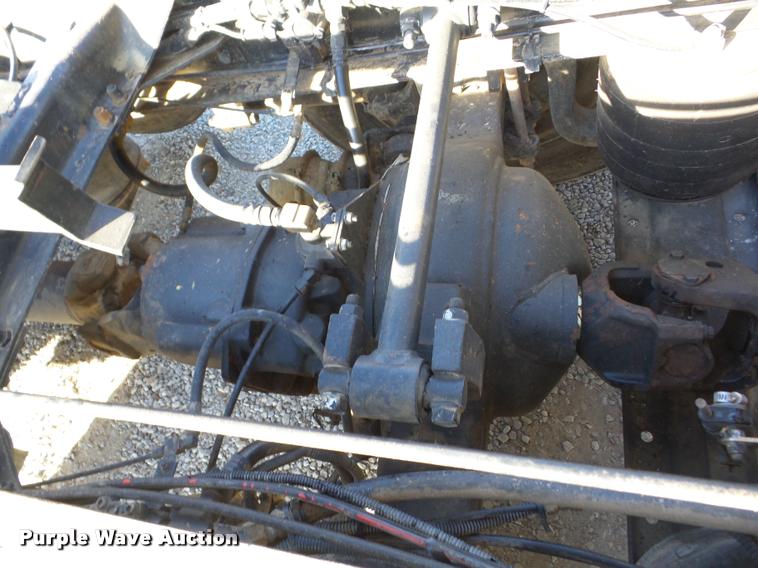 image for item J8675 2001 Mack CH613 dump truck