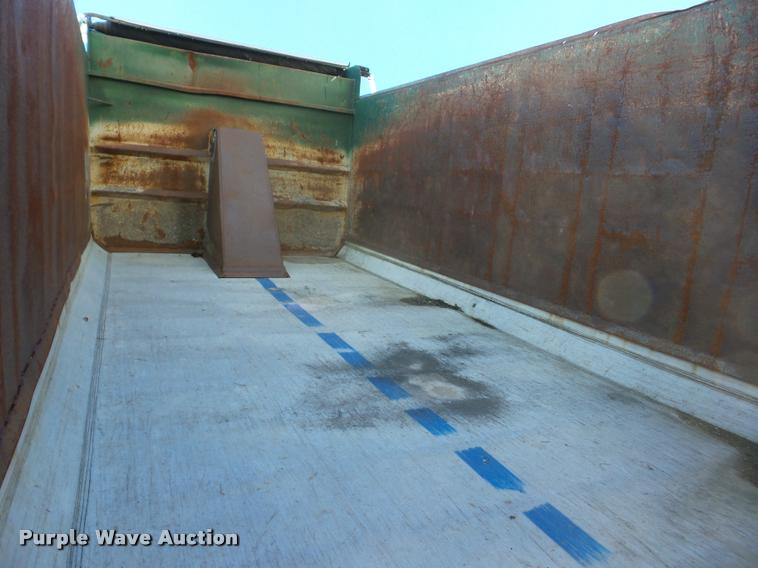 image for item J8675 2001 Mack CH613 dump truck