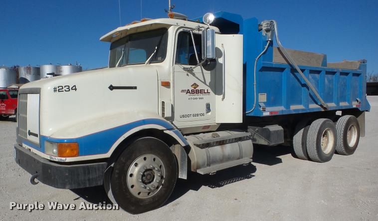 image for item J8676 1995 International 9200 dump truck