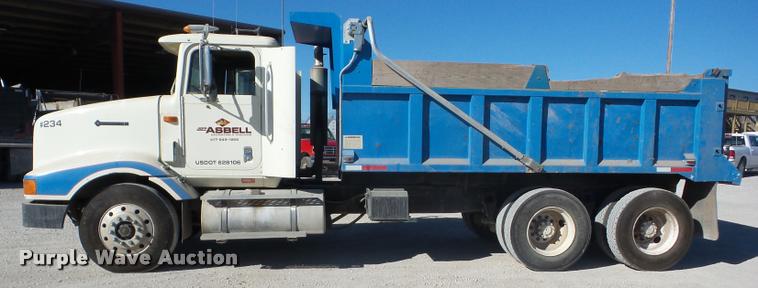 image for item J8676 1995 International 9200 dump truck