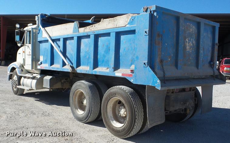 image for item J8676 1995 International 9200 dump truck