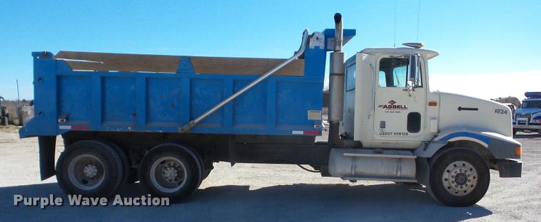 image for item J8676 1995 International 9200 dump truck