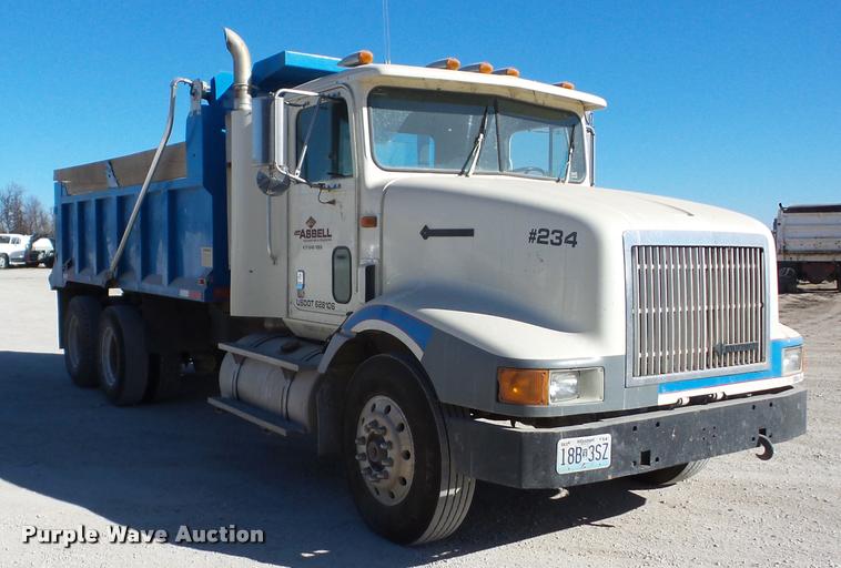 image for item J8676 1995 International 9200 dump truck