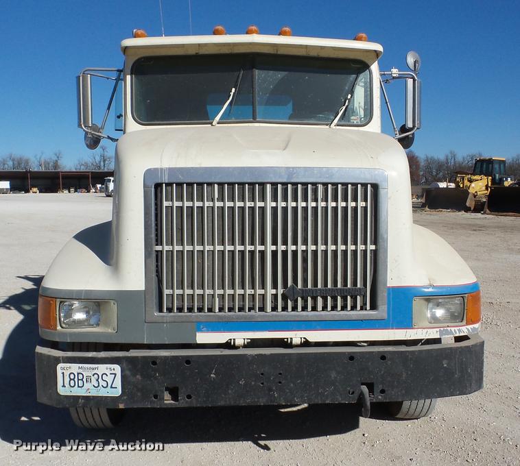 image for item J8676 1995 International 9200 dump truck