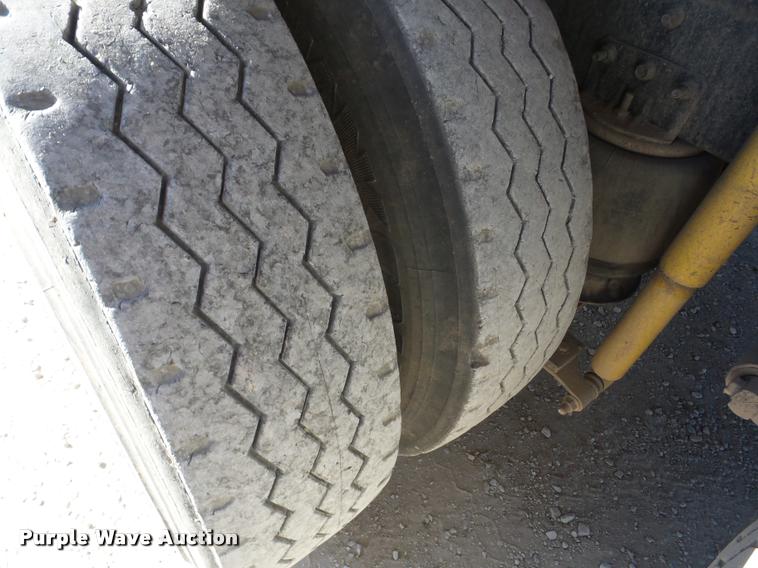 image for item J8676 1995 International 9200 dump truck