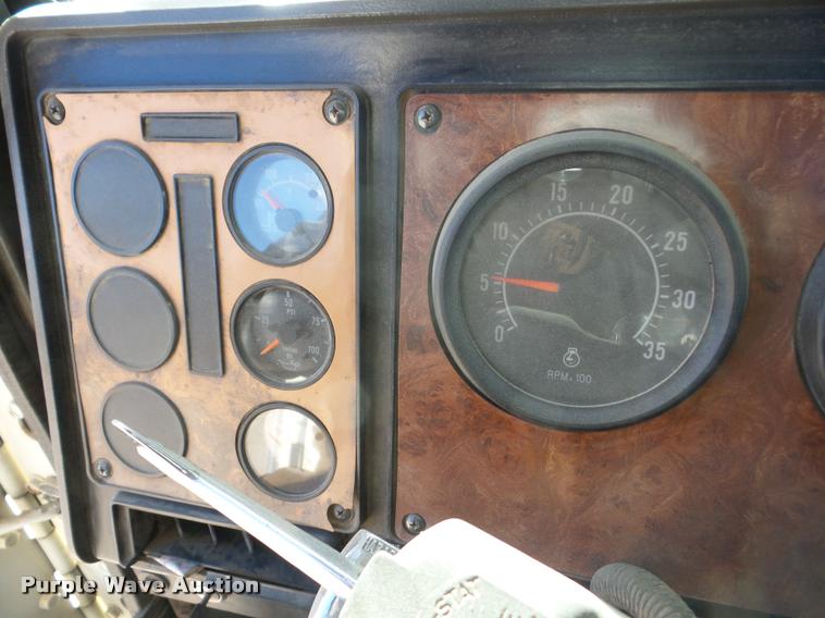 image for item J8676 1995 International 9200 dump truck