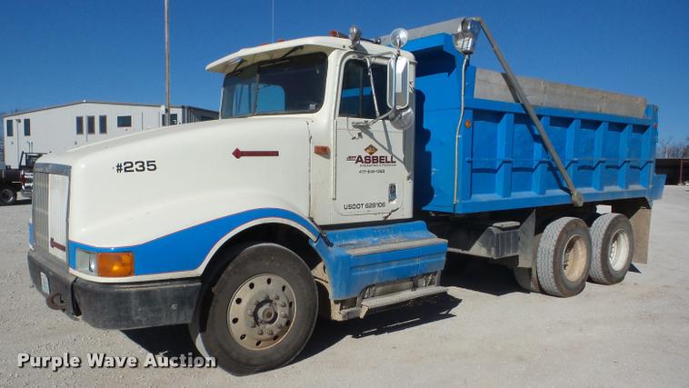 image for item J8677 1993 International 9400 dump truck