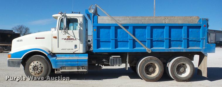 image for item J8677 1993 International 9400 dump truck