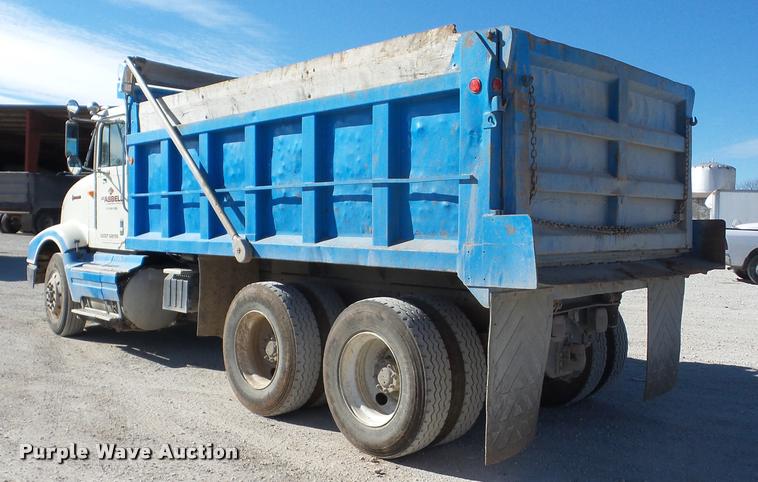 image for item J8677 1993 International 9400 dump truck