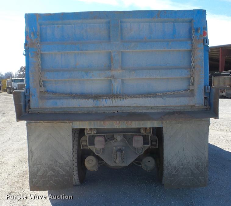 image for item J8677 1993 International 9400 dump truck