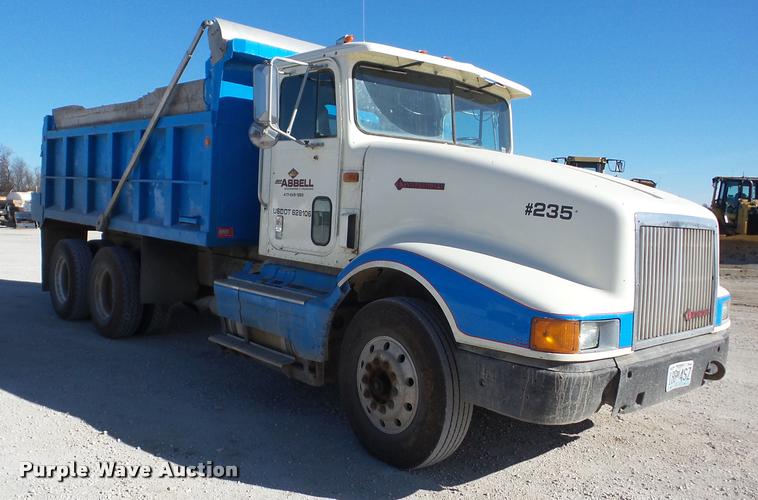 image for item J8677 1993 International 9400 dump truck