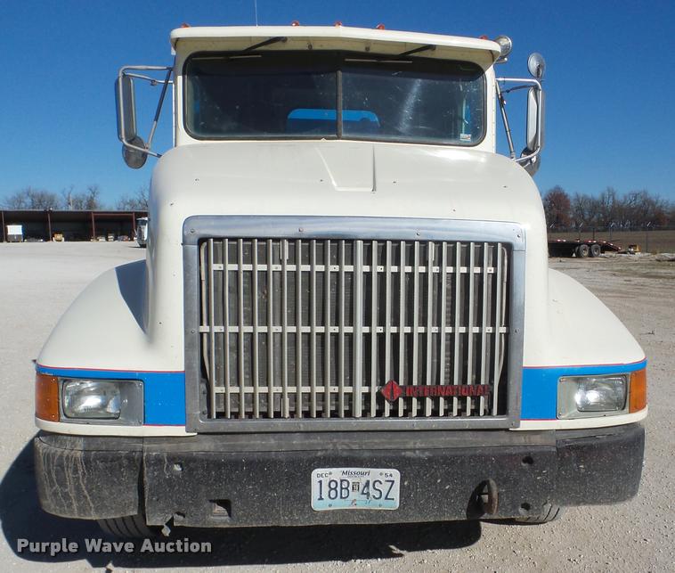 image for item J8677 1993 International 9400 dump truck