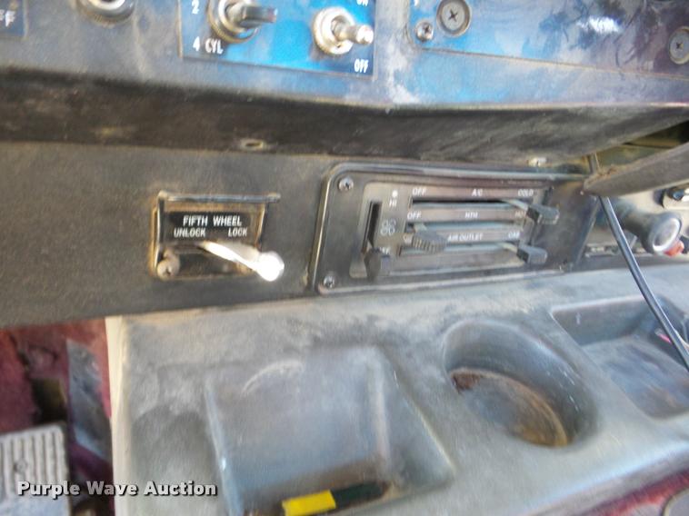 image for item J8677 1993 International 9400 dump truck