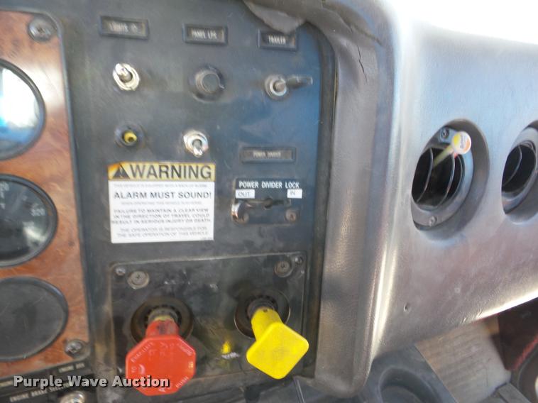 image for item J8677 1993 International 9400 dump truck