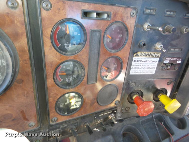 image for item J8677 1993 International 9400 dump truck