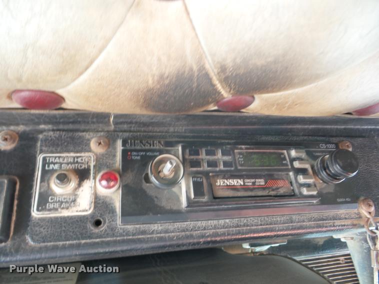 image for item J8678 1985 Kenworth W900L dump truck