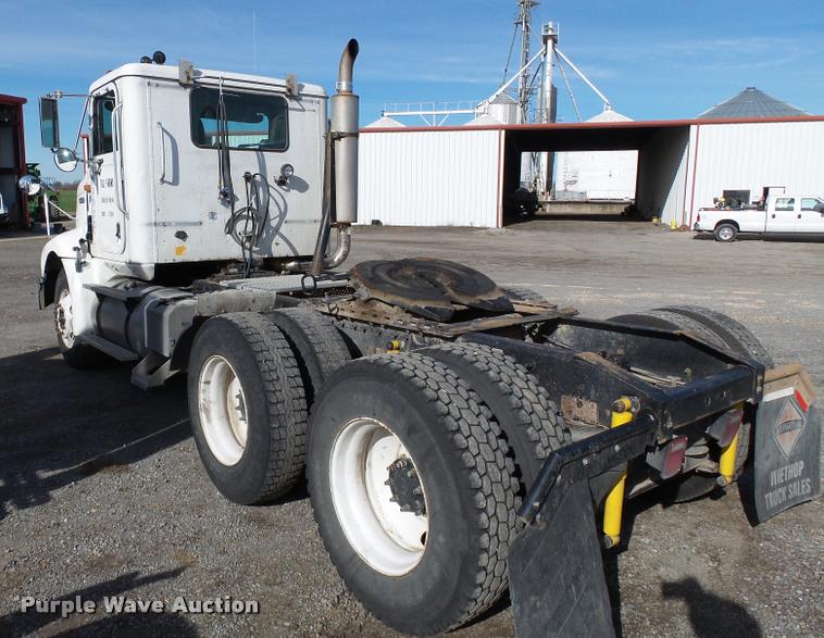 image for item K3420 2000 International 4900 semi truck