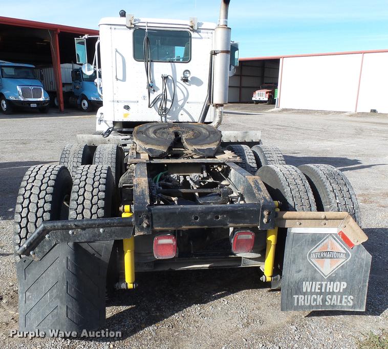 image for item K3420 2000 International 4900 semi truck