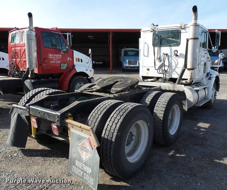 image for item K3420 2000 International 4900 semi truck