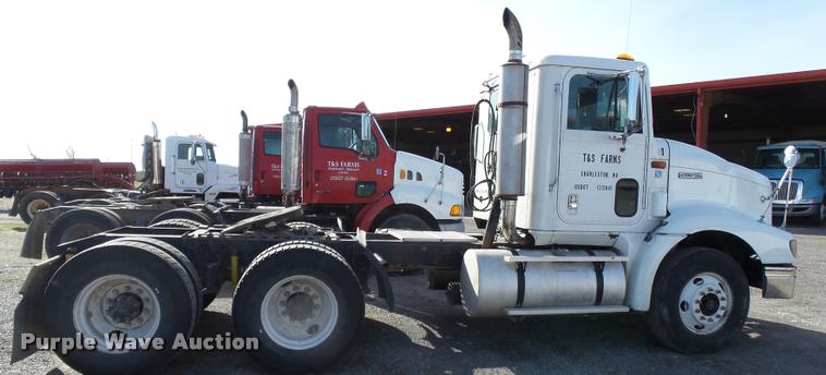 image for item K3420 2000 International 4900 semi truck