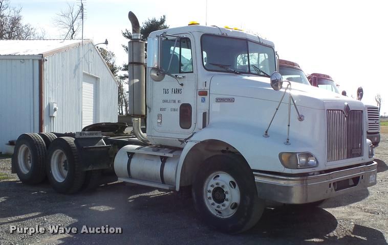 image for item K3420 2000 International 4900 semi truck