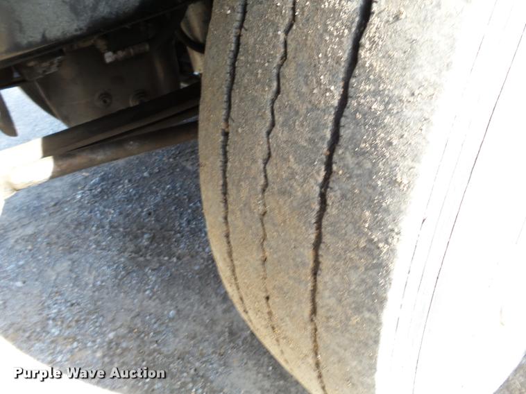 image for item K3420 2000 International 4900 semi truck