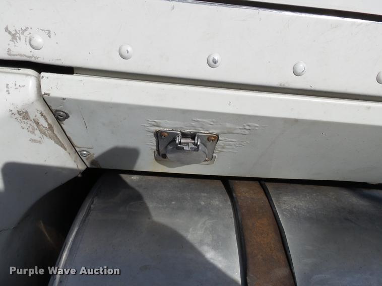 image for item K3420 2000 International 4900 semi truck