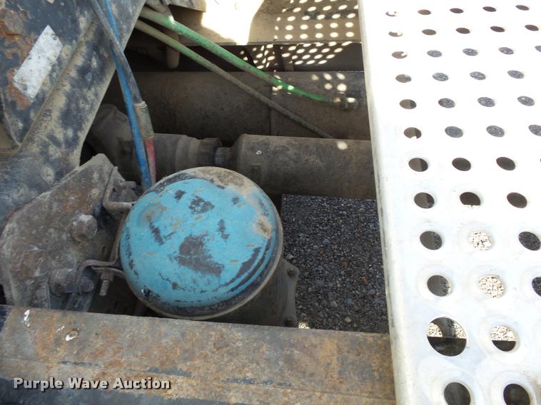 image for item K3420 2000 International 4900 semi truck