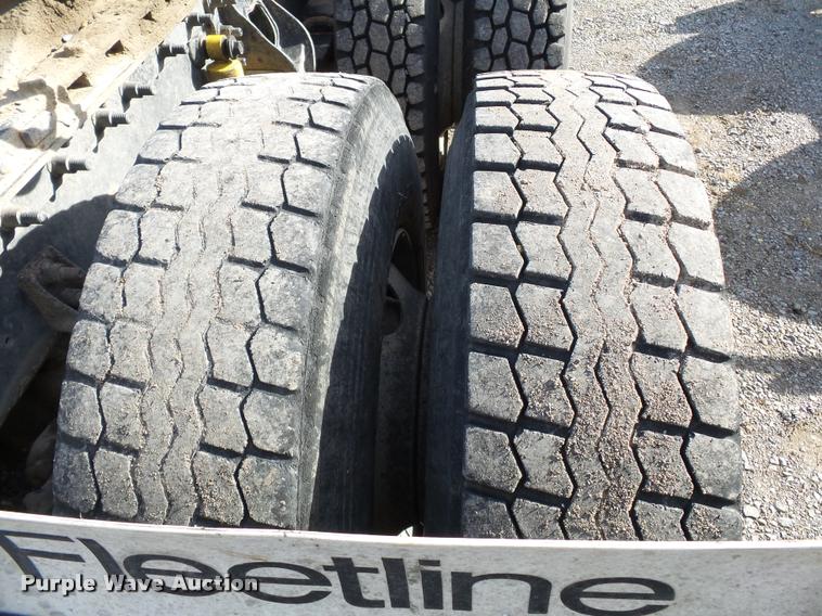 image for item K3420 2000 International 4900 semi truck