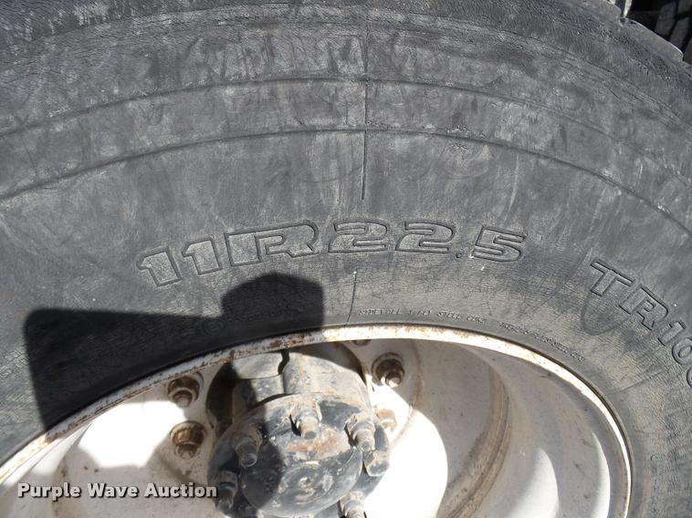 image for item K3420 2000 International 4900 semi truck