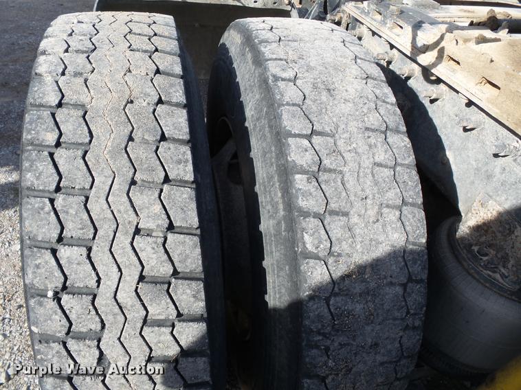 image for item K3420 2000 International 4900 semi truck