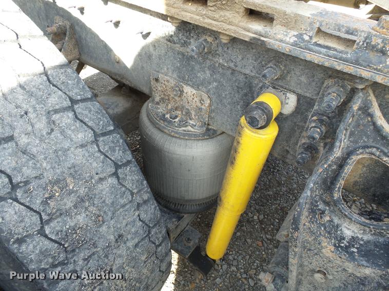 image for item K3420 2000 International 4900 semi truck