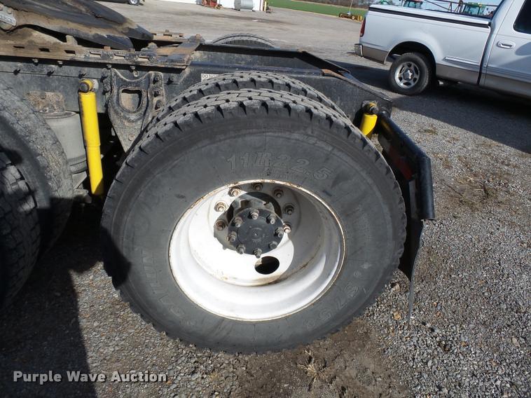 image for item K3420 2000 International 4900 semi truck